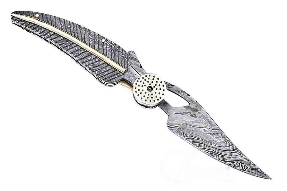 Faneema Cutlery artisan Damascus knife for collection with feather-shaped handle and patterned blade